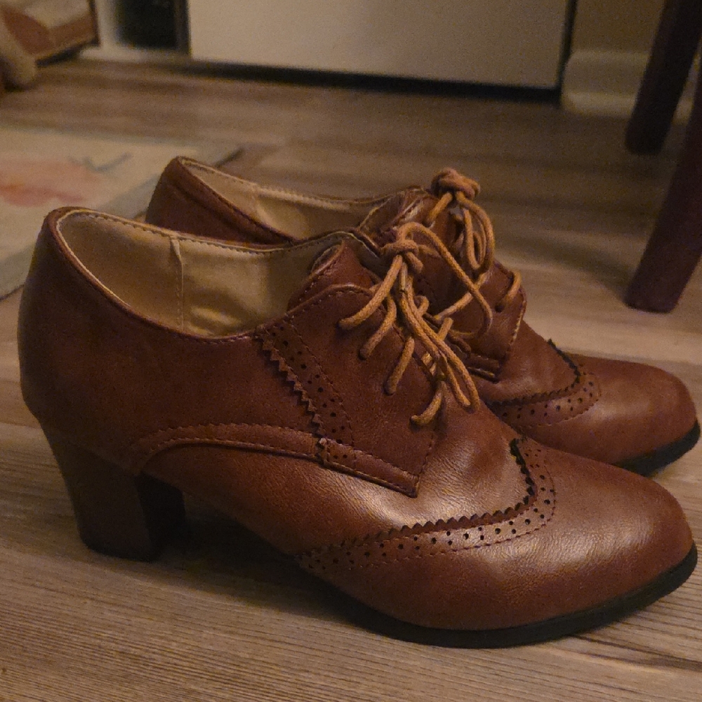 Elegant Tan Oxford Heels